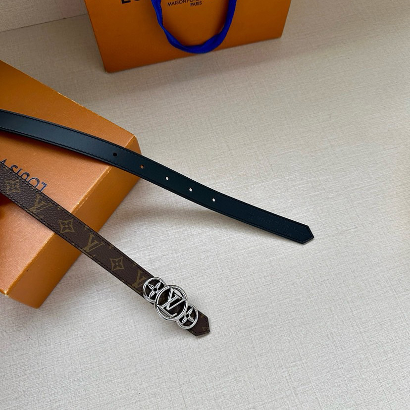 LV Trio Double-Sided Belt With Delicate Cowhide And A Central Metal Buckle Featuring Lv Circle Logo Monogram Floral Side Monogram Canvas Side Leather Metal Piece Lv Trio Buckle