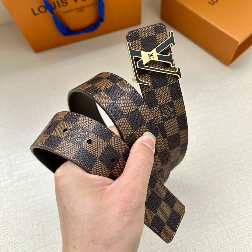 LV Leather It Has A Thick Touch, With Clear And Distinct Printed Patterns It Is A Fashionable And Classic Men's Belt A Designer Belt A Casual And Smooth Buckle Belt For Both Women And Men With A Width Of 4.0 Cm And With Box