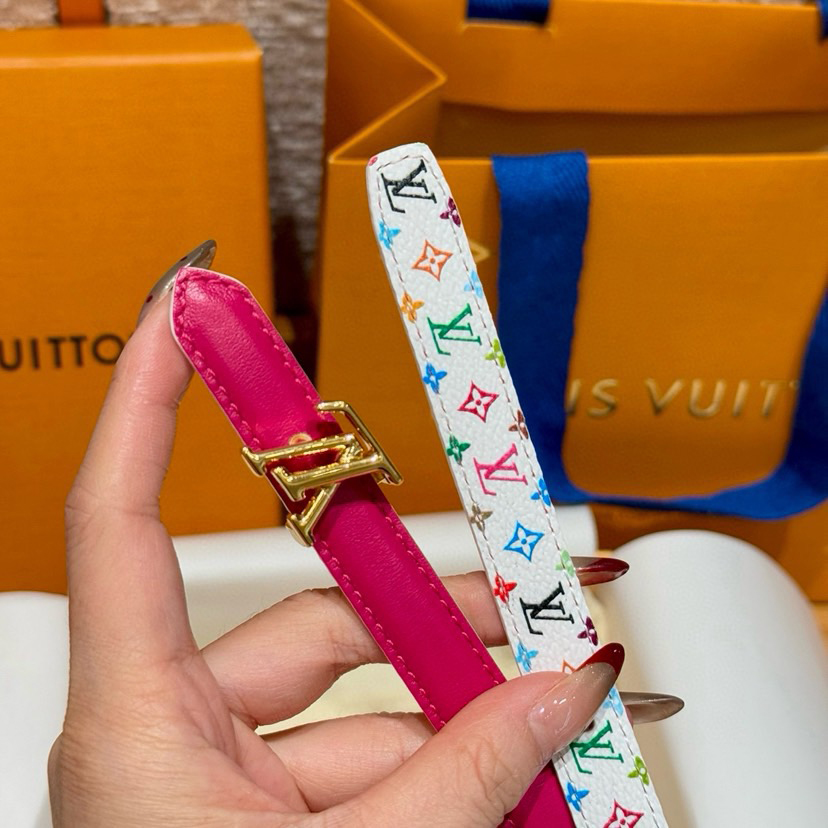 LV Women's Double-Sided Belt Features Two Styles Of Exquisite Leather And Iconic Monogram Canvas Incorporating Eye-Catching Details Into The Slim Configuration The Metal Buckle And Olive Shaped End Add An Elegant Touch