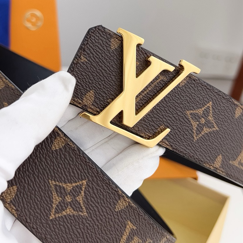 LV Leather It Has A Thick Touch, With Clear And Distinct Printed Patterns It Is A Fashionable And Classic Men's Belt A Designer Belt A Casual And Smooth Buckle Belt For Both Women And Men With A Width Of 4.0 Cm And With Box