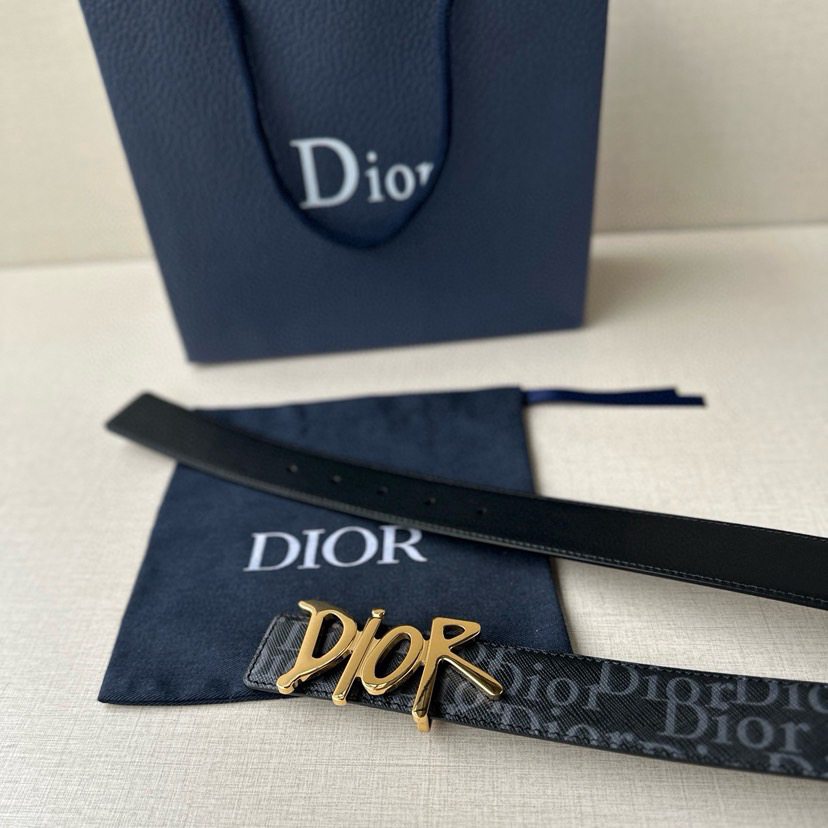 Dior Leather It Has A Thick Touch, With Clear And Distinct Printed Patterns It Is A Fashionable And Classic Men's Belt A Designer Belt A Casual And Smooth Buckle Belt For Both Women And Men With A Width Of 3.5 Cm And With Box