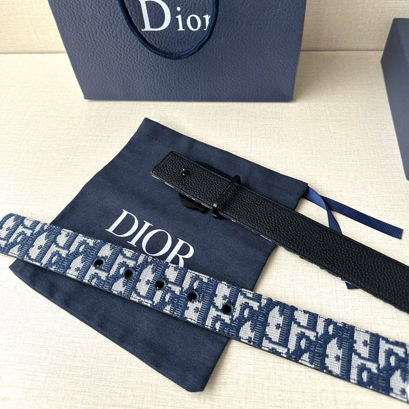Dior Leather It Has A Thick Touch, With Clear And Distinct Printed Patterns It Is A Fashionable And Classic Men's Belt A Designer Belt A Casual And Smooth Buckle Belt For Both Women And Men With A Width Of 3.5 Cm And With Box