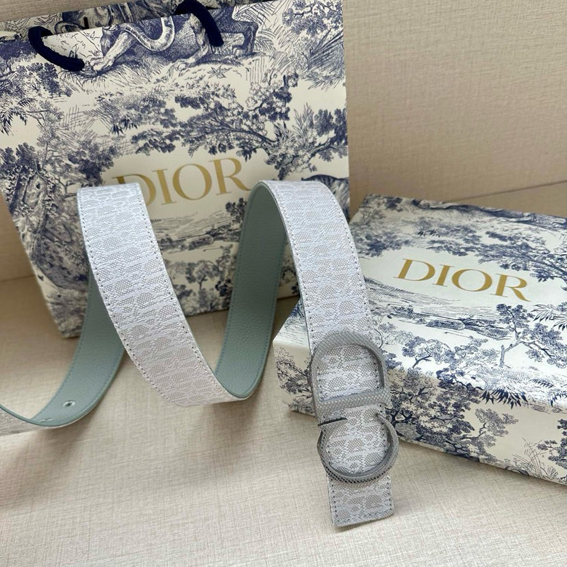 Dior Leather It Has A Thick Touch, With Clear And Distinct Printed Patterns It Is A Fashionable And Classic Men's Belt A Designer Belt A Casual And Smooth Buckle Belt For Both Women And Men With A Width Of 3.5 Cm And With Box