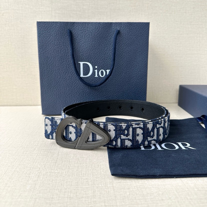 Dior Leather It Has A Thick Touch, With Clear And Distinct Printed Patterns It Is A Fashionable And Classic Men's Belt A Designer Belt A Casual And Smooth Buckle Belt For Both Women And Men With A Width Of 3.5 Cm And With Box