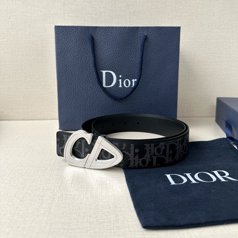 Dior Leather It Has A Thick Touch, With Clear And Distinct Printed Patterns It Is A Fashionable And Classic Men's Belt A Designer Belt A Casual And Smooth Buckle Belt For Both Women And Men With A Width Of 3.5 Cm And With Box