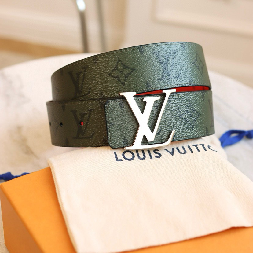 LV Leather It Has A Thick Touch, With Clear And Distinct Printed Patterns It Is A Fashionable And Classic Men's Belt A Designer Belt A Casual And Smooth Buckle Belt For Both Women And Men With A Width Of 4.0 Cm And With Box