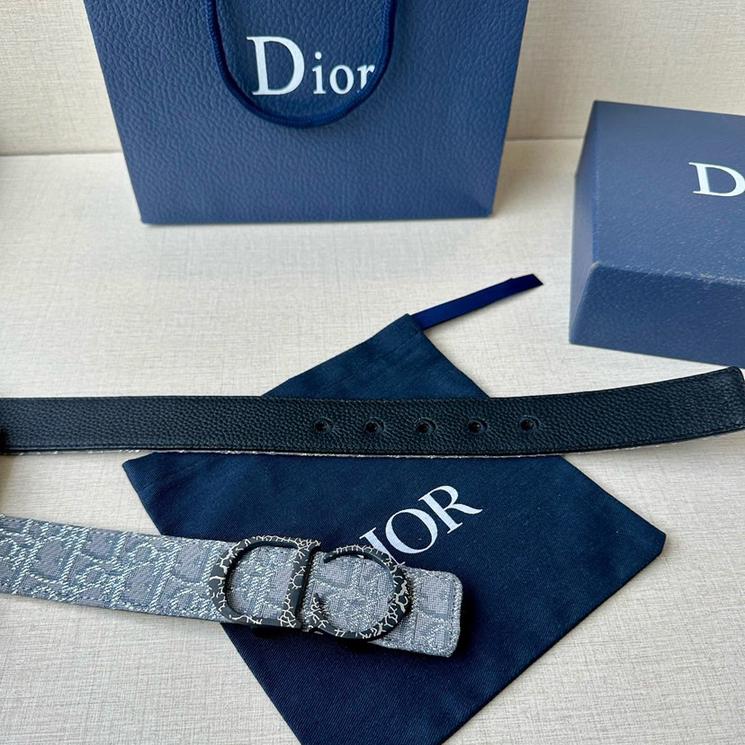 Dior Double Sided Waist Belt Width Of 3.5cm Double-Sided Design With One Side Made Of Grey Oblique Printed Fabric And The Other Side Made Of Black Grain Cowhide Leather Can Be Paired With Various 35mm Waistband Buckles Fashionable And Versatile