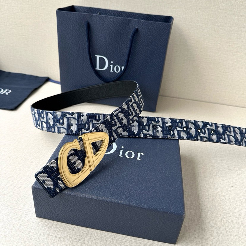 Dior Leather It Has A Thick Touch, With Clear And Distinct Printed Patterns It Is A Fashionable And Classic Men's Belt A Designer Belt A Casual And Smooth Buckle Belt For Both Women And Men With A Width Of 3.5 Cm And With Box