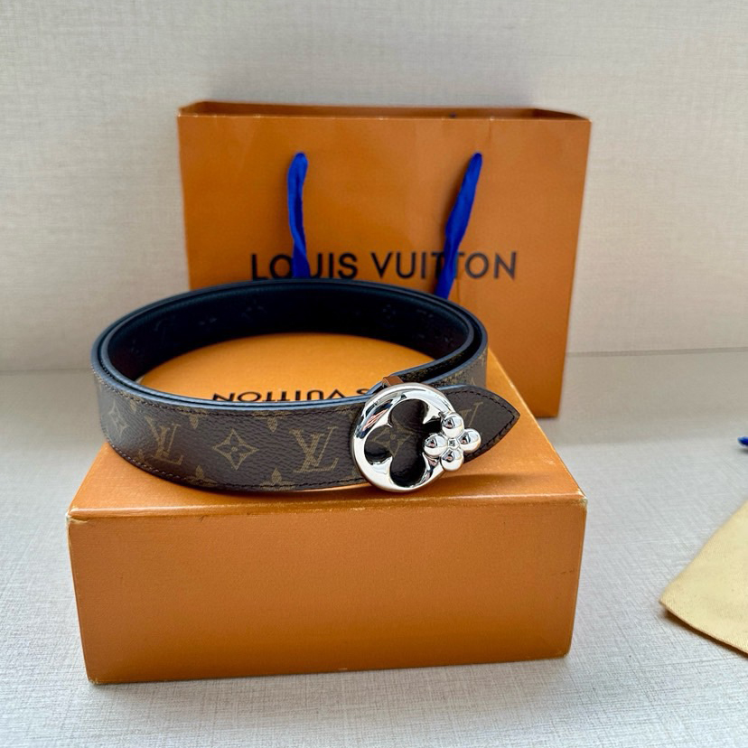 LV Leather It Has A Thick Touch, With Clear And Distinct Printed Patterns It Is A Fashionable And Classic Men's Belt A Designer Belt A Casual And Smooth Buckle Belt For Both Women And Men With A Width Of 3.0 Cm And With Box