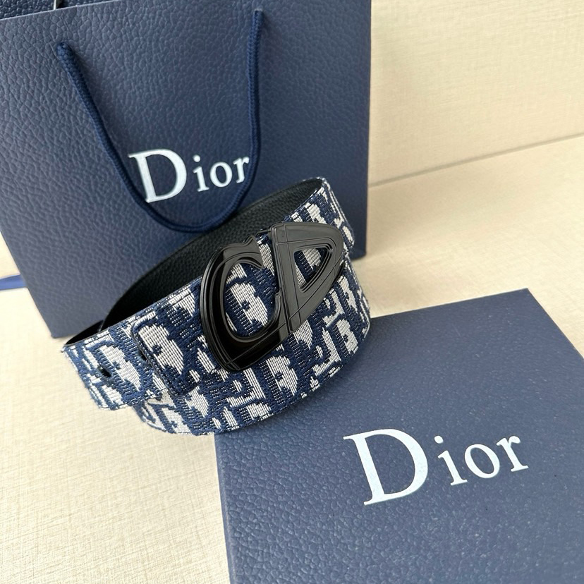Dior Leather It Has A Thick Touch, With Clear And Distinct Printed Patterns It Is A Fashionable And Classic Men's Belt A Designer Belt A Casual And Smooth Buckle Belt For Both Women And Men With A Width Of 3.5 Cm And With Box