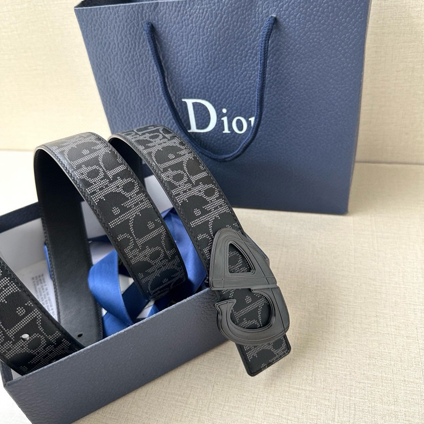 Dior Leather It Has A Thick Touch, With Clear And Distinct Printed Patterns It Is A Fashionable And Classic Men's Belt A Designer Belt A Casual And Smooth Buckle Belt For Both Women And Men With A Width Of 3.5 Cm And With Box