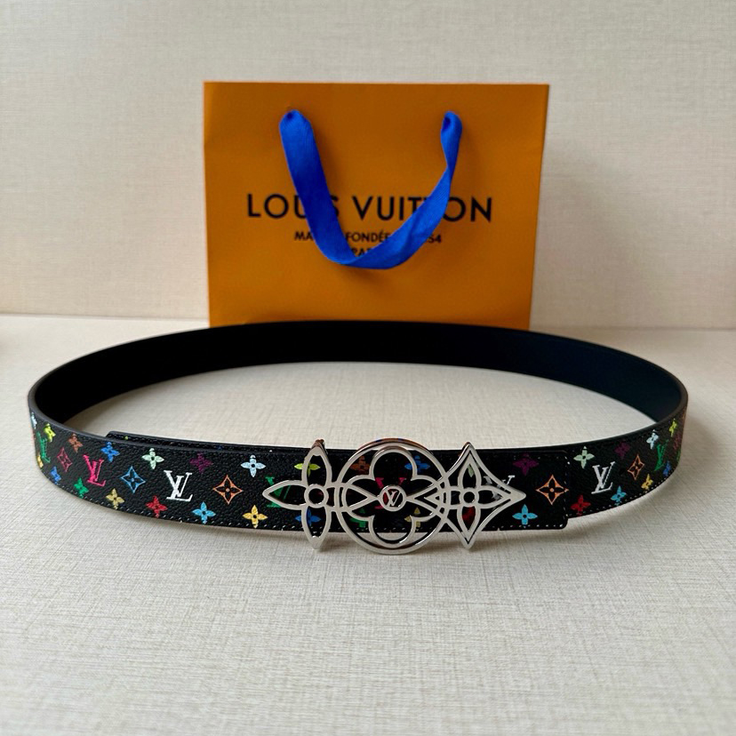 LV Leather It Has A Thick Touch, With Clear And Distinct Printed Patterns It Is A Fashionable And Classic Men's Belt A Designer Belt A Casual And Smooth Buckle Belt For Both Women And Men With A Width Of 3.0 Cm And With Box