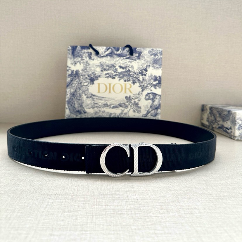 Dior Leather It Has A Thick Touch, With Clear And Distinct Printed Patterns It Is A Fashionable And Classic Men's Belt A Designer Belt A Casual And Smooth Buckle Belt For Both Women And Men With A Width Of 3.5 Cm And With Box