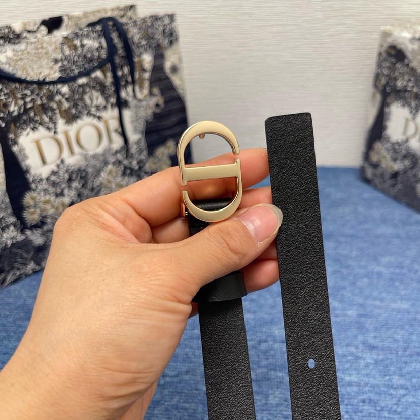Dior Double-Sided Waistband 20mm Is Meticulously Crafted In Black Cowhide Leather Adorned With A Series Of Eyelets And Paired With A Silver Finish Metal Cd Waistband Buckle Elegantly Reinterpreting The Classic Dior Logo