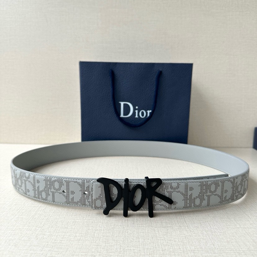 Dior Leather It Has A Thick Touch, With Clear And Distinct Printed Patterns It Is A Fashionable And Classic Men's Belt A Designer Belt A Casual And Smooth Buckle Belt For Both Women And Men With A Width Of 3.5 Cm And With Box