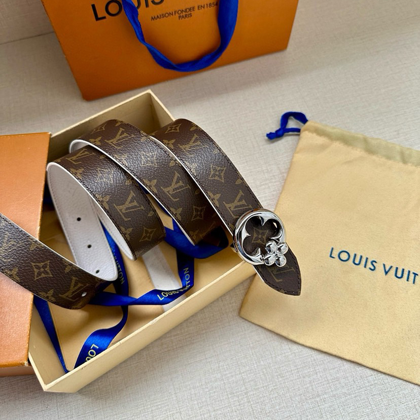 LV Leather It Has A Thick Touch, With Clear And Distinct Printed Patterns It Is A Fashionable And Classic Men's Belt A Designer Belt A Casual And Smooth Buckle Belt For Both Women And Men With A Width Of 3.0 Cm And With Box