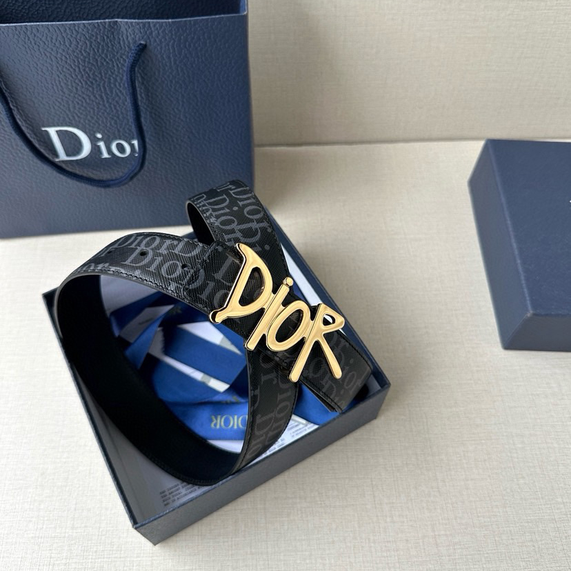 Dior Leather It Has A Thick Touch, With Clear And Distinct Printed Patterns It Is A Fashionable And Classic Men's Belt A Designer Belt A Casual And Smooth Buckle Belt For Both Women And Men With A Width Of 3.5 Cm And With Box