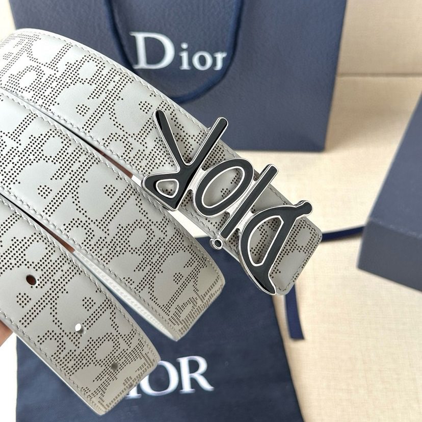Dior Leather It Has A Thick Touch, With Clear And Distinct Printed Patterns It Is A Fashionable And Classic Men's Belt A Designer Belt A Casual And Smooth Buckle Belt For Both Women And Men With A Width Of 3.5 Cm And With Box