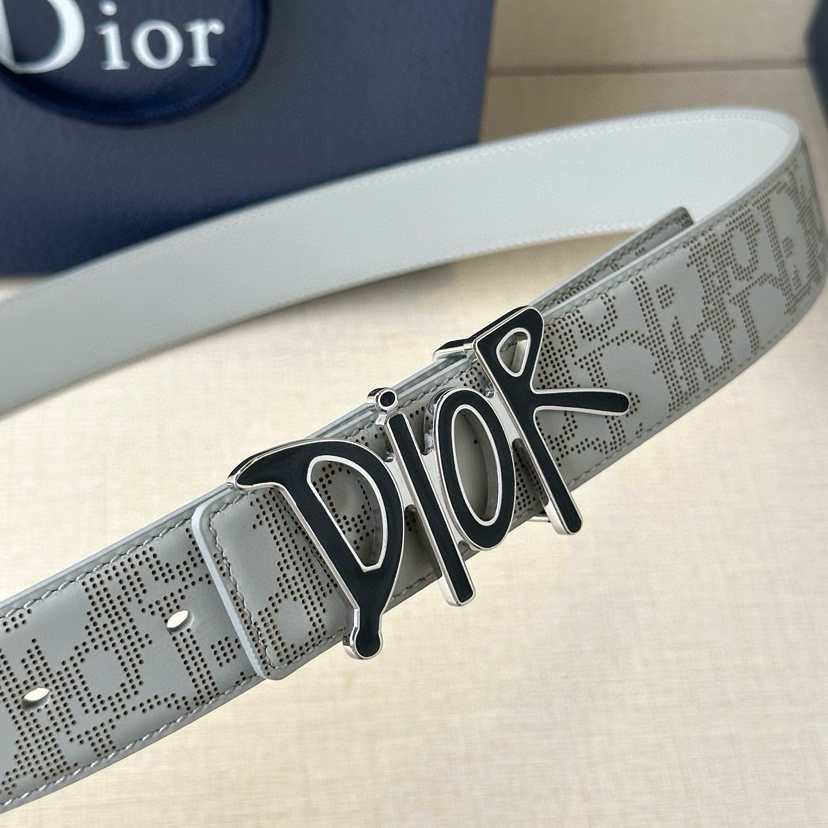 Dior Leather It Has A Thick Touch, With Clear And Distinct Printed Patterns It Is A Fashionable And Classic Men's Belt A Designer Belt A Casual And Smooth Buckle Belt For Both Women And Men With A Width Of 3.5 Cm And With Box