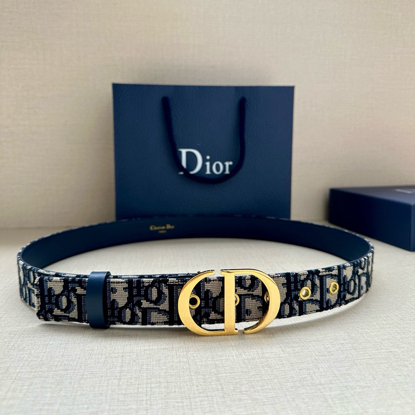 Dior Leather It Has A Thick Touch, With Clear And Distinct Printed Patterns It Is A Fashionable And Classic Men's Belt A Designer Belt A Casual And Smooth Buckle Belt For Both Women And Men With A Width Of 3.0 Cm And With Box