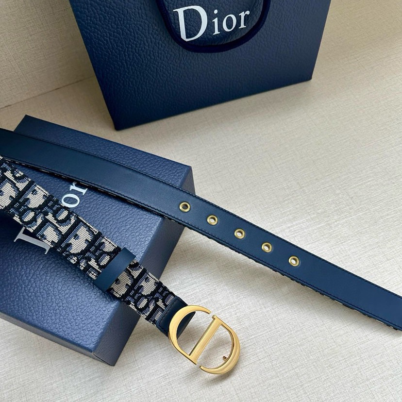 Dior Leather It Has A Thick Touch, With Clear And Distinct Printed Patterns It Is A Fashionable And Classic Men's Belt A Designer Belt A Casual And Smooth Buckle Belt For Both Women And Men With A Width Of 3.0 Cm And With Box