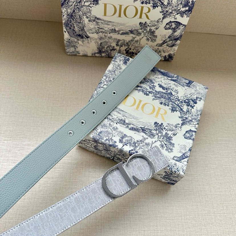 Dior Leather It Has A Thick Touch, With Clear And Distinct Printed Patterns It Is A Fashionable And Classic Men's Belt A Designer Belt A Casual And Smooth Buckle Belt For Both Women And Men With A Width Of 3.5 Cm And With Box