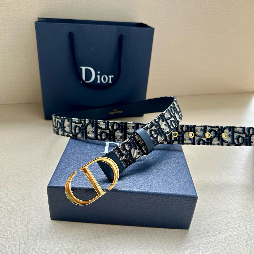 Dior Leather It Has A Thick Touch, With Clear And Distinct Printed Patterns It Is A Fashionable And Classic Men's Belt A Designer Belt A Casual And Smooth Buckle Belt For Both Women And Men With A Width Of 3.0 Cm And With Box