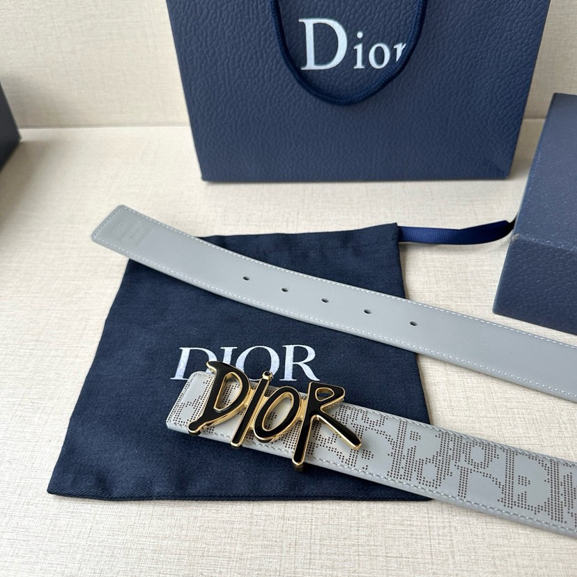 Dior Leather It Has A Thick Touch, With Clear And Distinct Printed Patterns It Is A Fashionable And Classic Men's Belt A Designer Belt A Casual And Smooth Buckle Belt For Both Women And Men With A Width Of 3.5 Cm And With Box