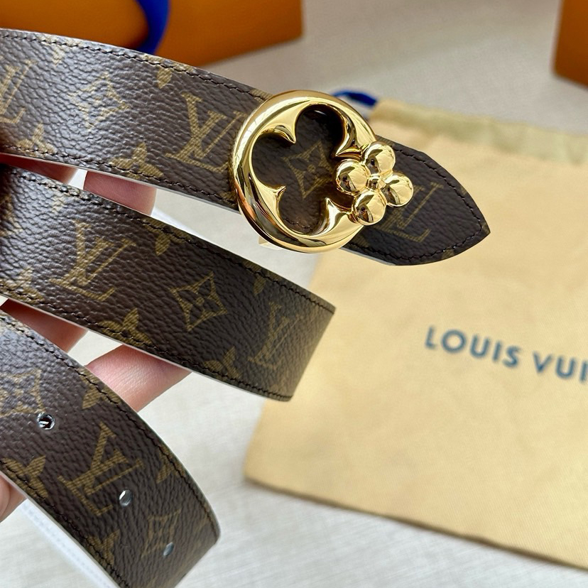 LV Leather It Has A Thick Touch, With Clear And Distinct Printed Patterns It Is A Fashionable And Classic Men's Belt A Designer Belt A Casual And Smooth Buckle Belt For Both Women And Men With A Width Of 3.0 Cm And With Box