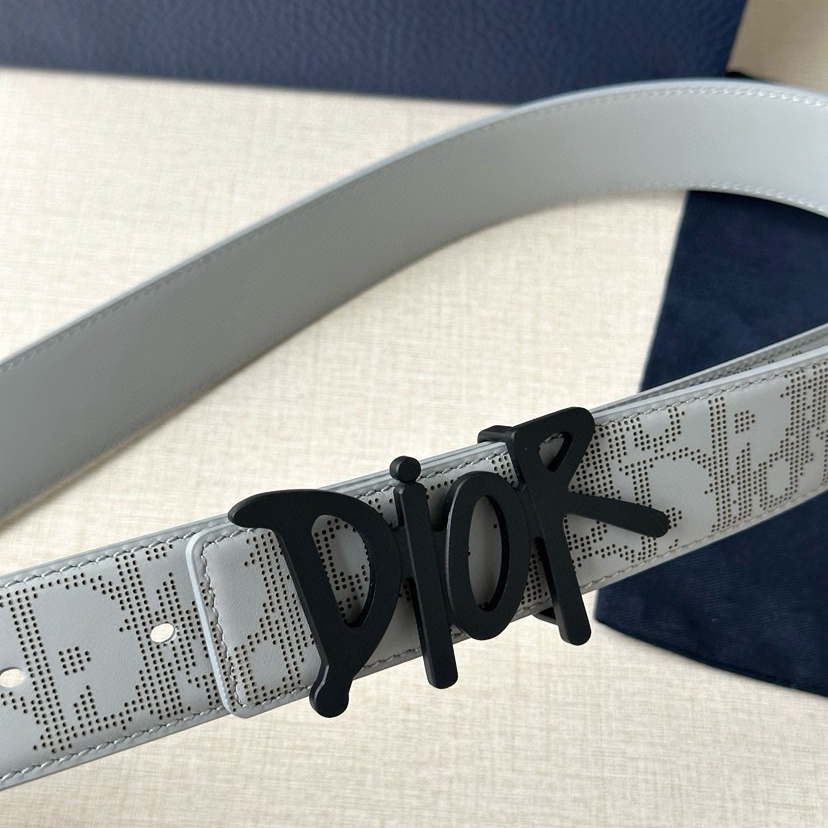 Dior Leather It Has A Thick Touch, With Clear And Distinct Printed Patterns It Is A Fashionable And Classic Men's Belt A Designer Belt A Casual And Smooth Buckle Belt For Both Women And Men With A Width Of 3.5 Cm And With Box