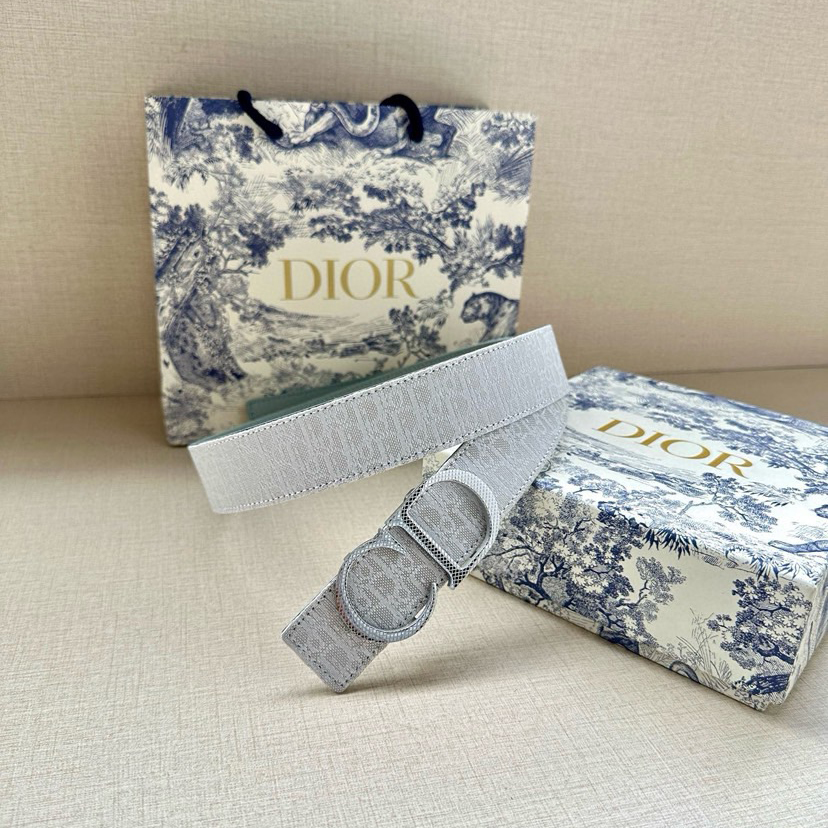 Dior Leather It Has A Thick Touch, With Clear And Distinct Printed Patterns It Is A Fashionable And Classic Men's Belt A Designer Belt A Casual And Smooth Buckle Belt For Both Women And Men With A Width Of 3.5 Cm And With Box