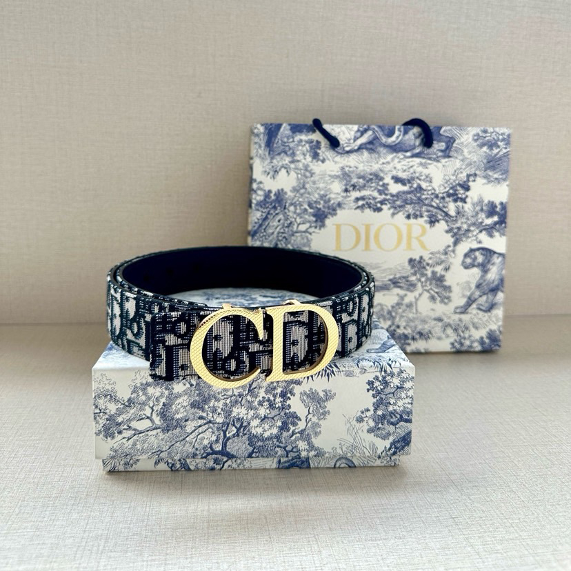 Dior Leather It Has A Thick Touch, With Clear And Distinct Printed Patterns It Is A Fashionable And Classic Men's Belt A Designer Belt A Casual And Smooth Buckle Belt For Both Women And Men With A Width Of 3.5 Cm And With Box