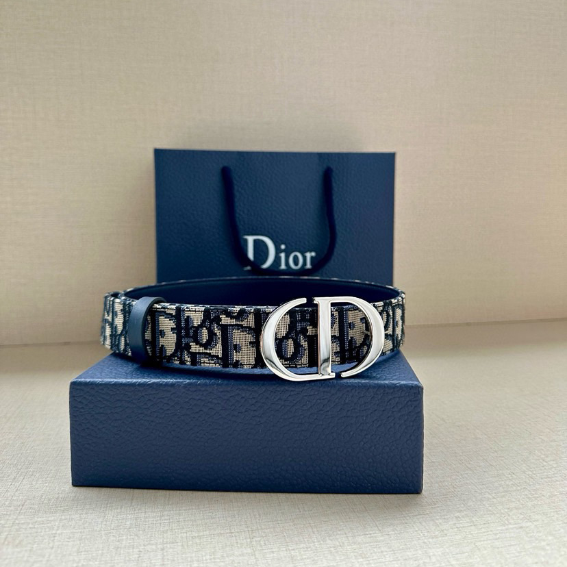 Dior Leather It Has A Thick Touch, With Clear And Distinct Printed Patterns It Is A Fashionable And Classic Men's Belt A Designer Belt A Casual And Smooth Buckle Belt For Both Women And Men With A Width Of 3.0 Cm And With Box