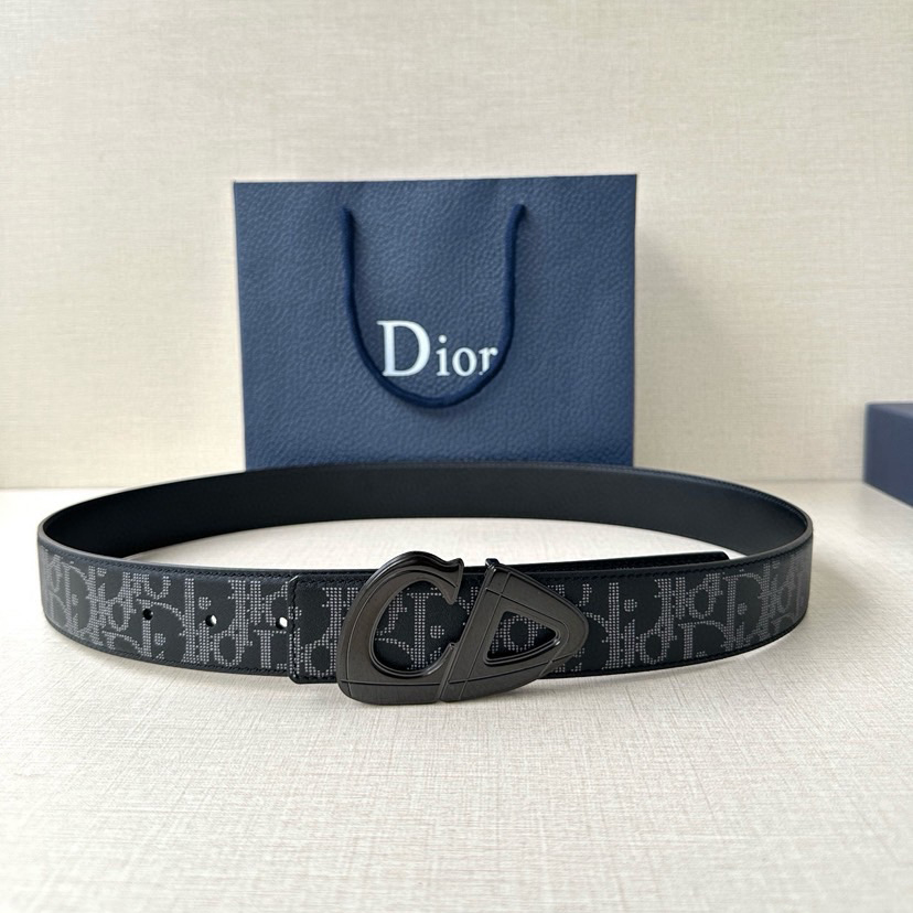 Dior Leather It Has A Thick Touch, With Clear And Distinct Printed Patterns It Is A Fashionable And Classic Men's Belt A Designer Belt A Casual And Smooth Buckle Belt For Both Women And Men With A Width Of 3.5 Cm And With Box