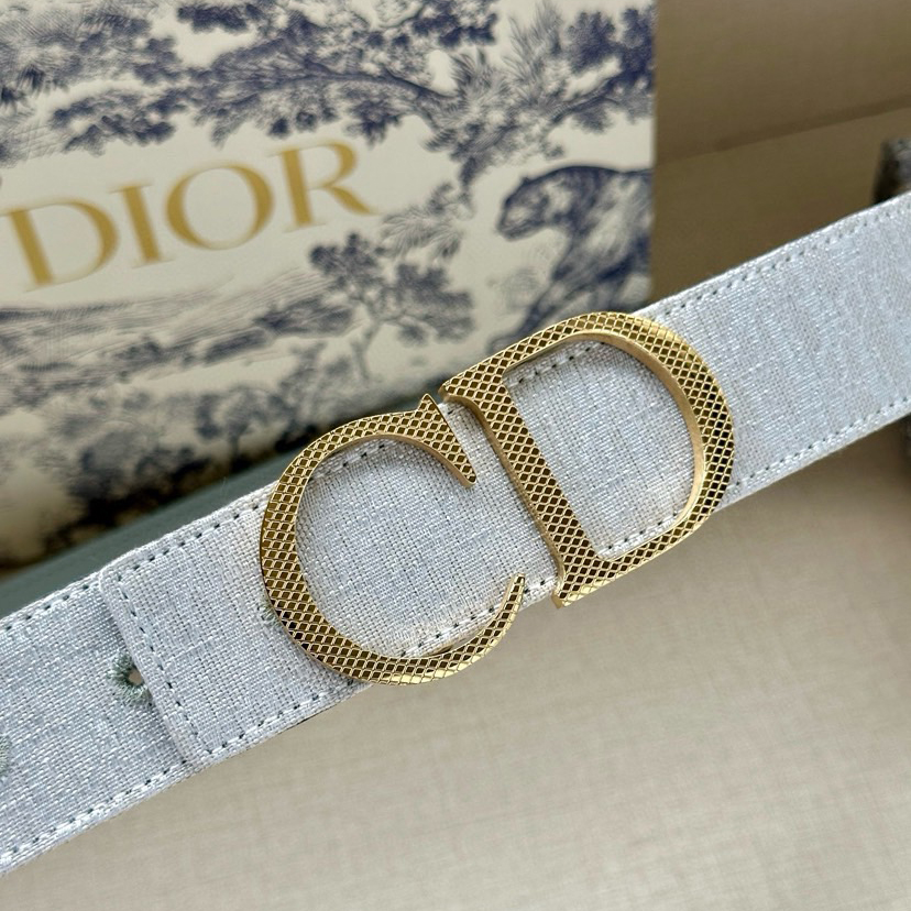 Dior Leather It Has A Thick Touch, With Clear And Distinct Printed Patterns It Is A Fashionable And Classic Men's Belt A Designer Belt A Casual And Smooth Buckle Belt For Both Women And Men With A Width Of 3.5 Cm And With Box