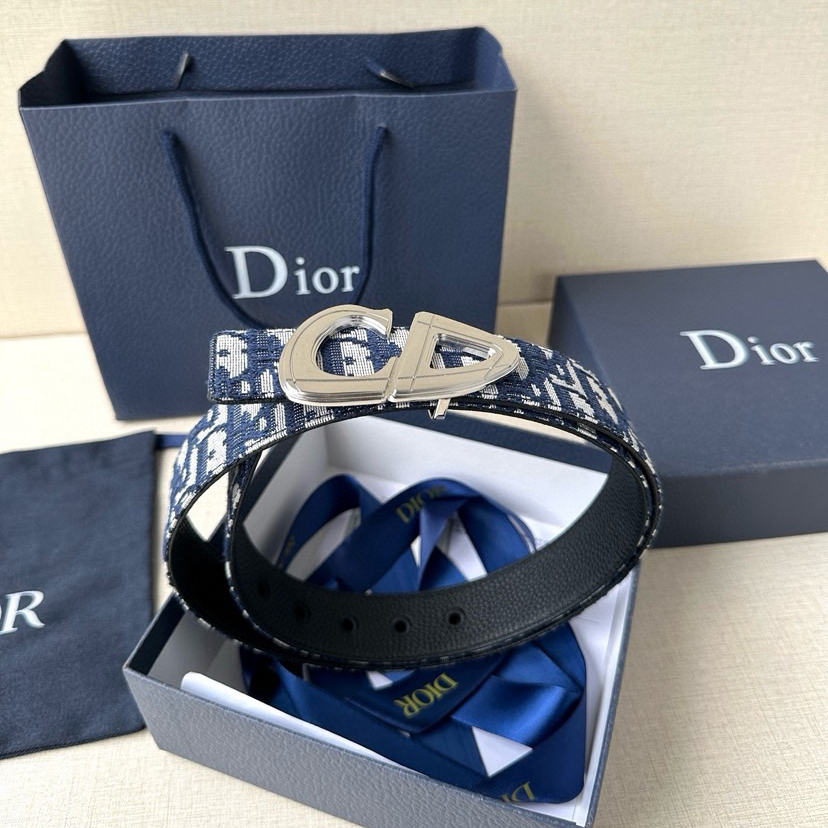 Dior Leather It Has A Thick Touch, With Clear And Distinct Printed Patterns It Is A Fashionable And Classic Men's Belt A Designer Belt A Casual And Smooth Buckle Belt For Both Women And Men With A Width Of 3.5 Cm And With Box