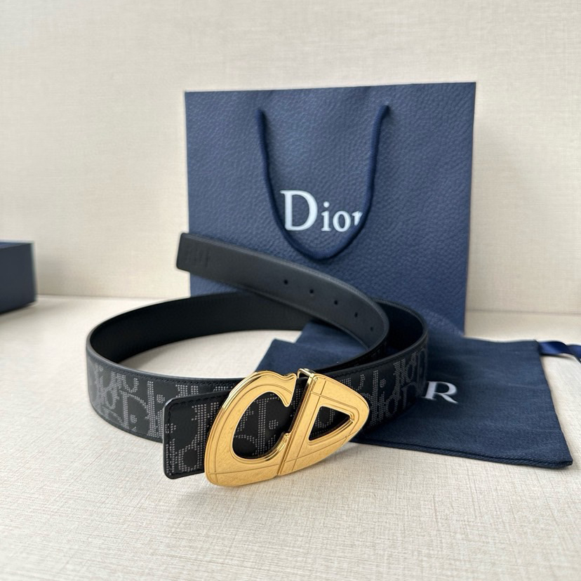Dior Leather It Has A Thick Touch, With Clear And Distinct Printed Patterns It Is A Fashionable And Classic Men's Belt A Designer Belt A Casual And Smooth Buckle Belt For Both Women And Men With A Width Of 3.5 Cm And With Box