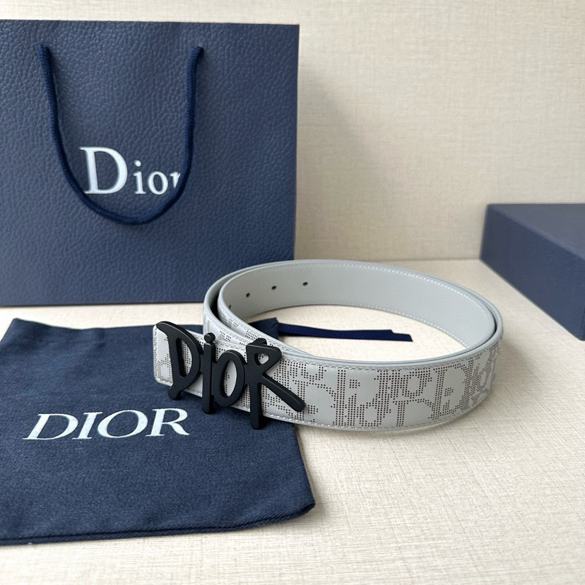 Dior Leather It Has A Thick Touch, With Clear And Distinct Printed Patterns It Is A Fashionable And Classic Men's Belt A Designer Belt A Casual And Smooth Buckle Belt For Both Women And Men With A Width Of 3.5 Cm And With Box
