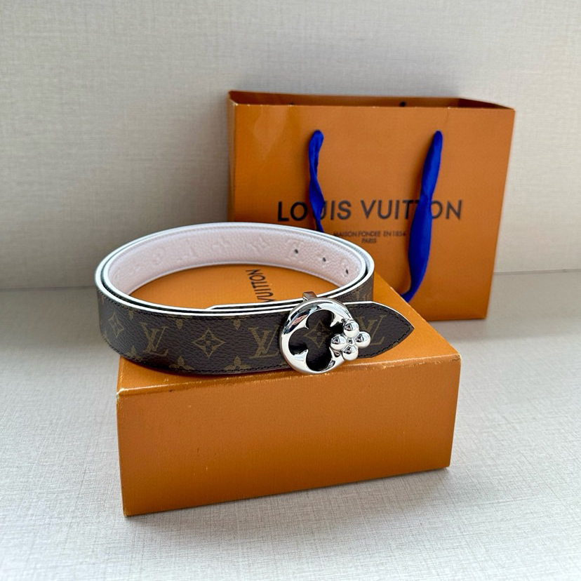 LV Leather It Has A Thick Touch, With Clear And Distinct Printed Patterns It Is A Fashionable And Classic Men's Belt A Designer Belt A Casual And Smooth Buckle Belt For Both Women And Men With A Width Of 3.0 Cm And With Box