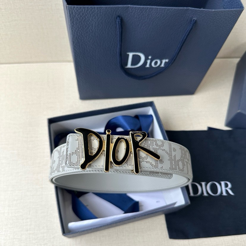 Dior Leather It Has A Thick Touch, With Clear And Distinct Printed Patterns It Is A Fashionable And Classic Men's Belt A Designer Belt A Casual And Smooth Buckle Belt For Both Women And Men With A Width Of 3.5 Cm And With Box