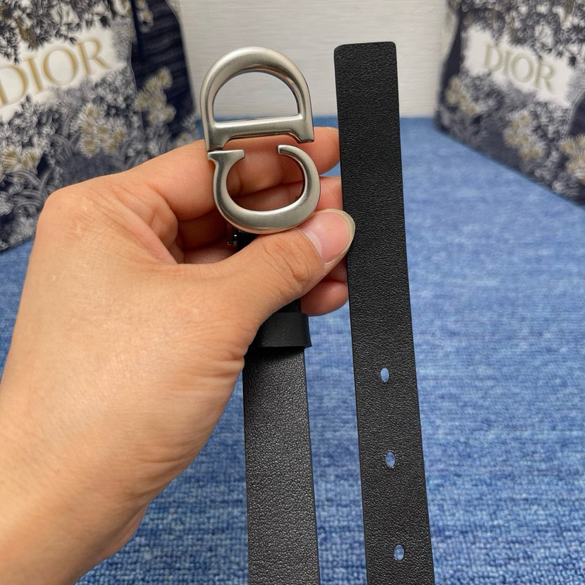 Dior Double-Sided Waistband 20mm Is Meticulously Crafted In Black Cowhide Leather Adorned With A Series Of Eyelets And Paired With A Silver Finish Metal Cd Waistband Buckle Elegantly Reinterpreting The Classic Dior Logo