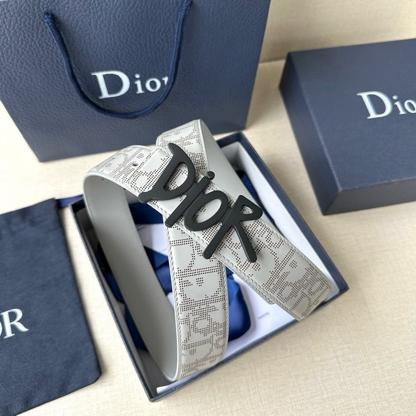 Dior Leather It Has A Thick Touch, With Clear And Distinct Printed Patterns It Is A Fashionable And Classic Men's Belt A Designer Belt A Casual And Smooth Buckle Belt For Both Women And Men With A Width Of 3.5 Cm And With Box