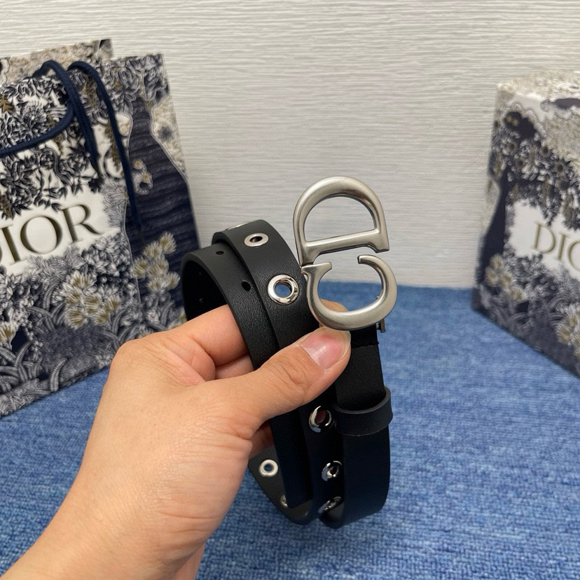 Dior Double-Sided Waistband 20mm Is Meticulously Crafted In Black Cowhide Leather Adorned With A Series Of Eyelets And Paired With A Silver Finish Metal Cd Waistband Buckle Elegantly Reinterpreting The Classic Dior Logo