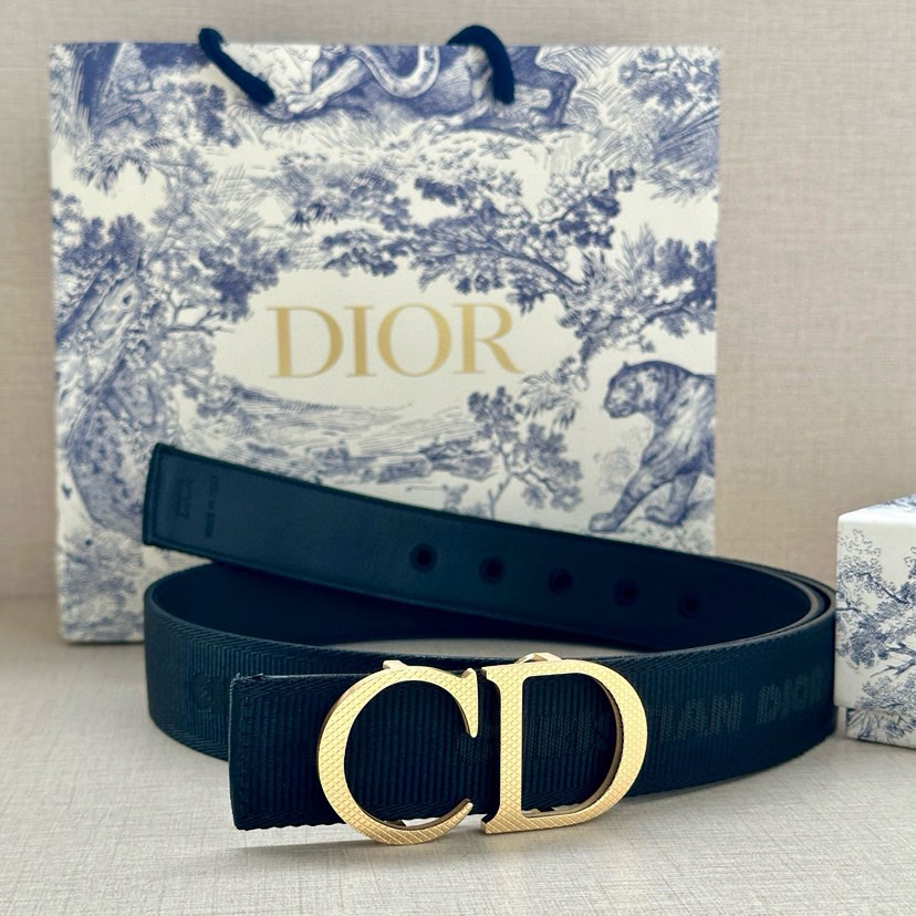 Dior Leather It Has A Thick Touch, With Clear And Distinct Printed Patterns It Is A Fashionable And Classic Men's Belt A Designer Belt A Casual And Smooth Buckle Belt For Both Women And Men With A Width Of 3.5 Cm And With Box