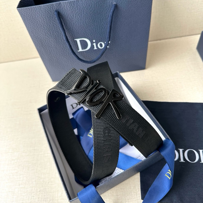 Dior Leather It Has A Thick Touch, With Clear And Distinct Printed Patterns It Is A Fashionable And Classic Men's Belt A Designer Belt A Casual And Smooth Buckle Belt For Both Women And Men With A Width Of 3.5 Cm And With Box