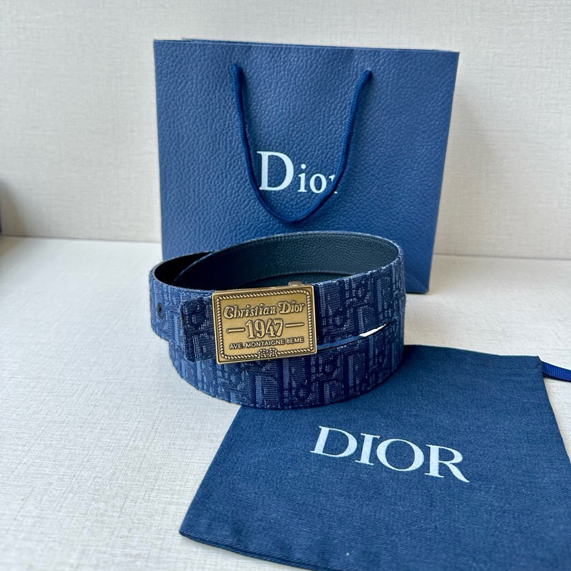 Dior Double-Sided Waistband With A Width Of 3.5cm And A Double-Sided Design Featuring Navy Blue Oblique Printed Fabric On One Side And Black Grain Leather On The Other Side Can Be Paired With Various 35mm Waistband Buckles Fashionable And Versatile