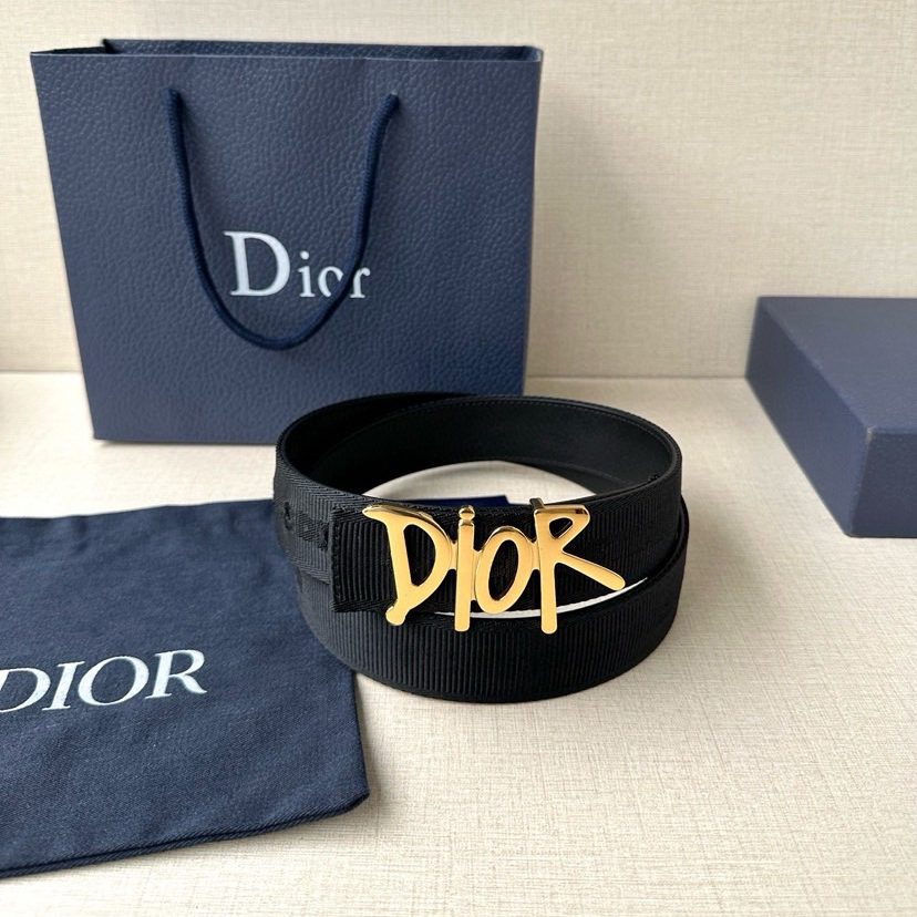 Dior Leather It Has A Thick Touch, With Clear And Distinct Printed Patterns It Is A Fashionable And Classic Men's Belt A Designer Belt A Casual And Smooth Buckle Belt For Both Women And Men With A Width Of 3.5 Cm And With Box