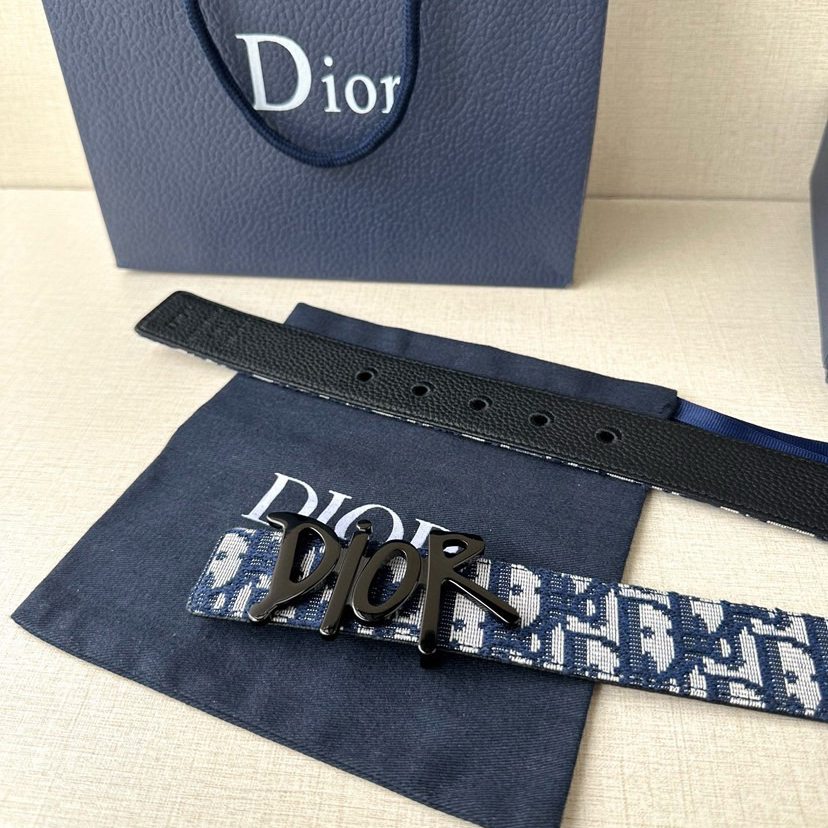 Dior Leather It Has A Thick Touch, With Clear And Distinct Printed Patterns It Is A Fashionable And Classic Men's Belt A Designer Belt A Casual And Smooth Buckle Belt For Both Women And Men With A Width Of 3.5 Cm And With Box