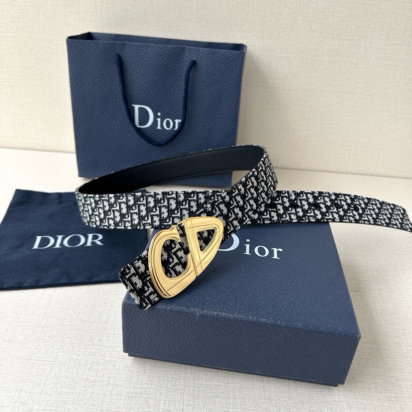 Dior Leather It Has A Thick Touch, With Clear And Distinct Printed Patterns It Is A Fashionable And Classic Men's Belt A Designer Belt A Casual And Smooth Buckle Belt For Both Women And Men With A Width Of 3.5 Cm And With Box