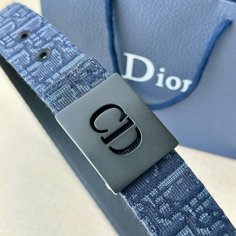 Dior Double-Sided Waistband With A Width Of 3.5cm And A Double-Sided Design Featuring Navy Blue Oblique Printed Fabric On One Side And Black Grain Leather On The Other Side Can Be Paired With Various 35mm Waistband Buckles Fashionable And Versatile